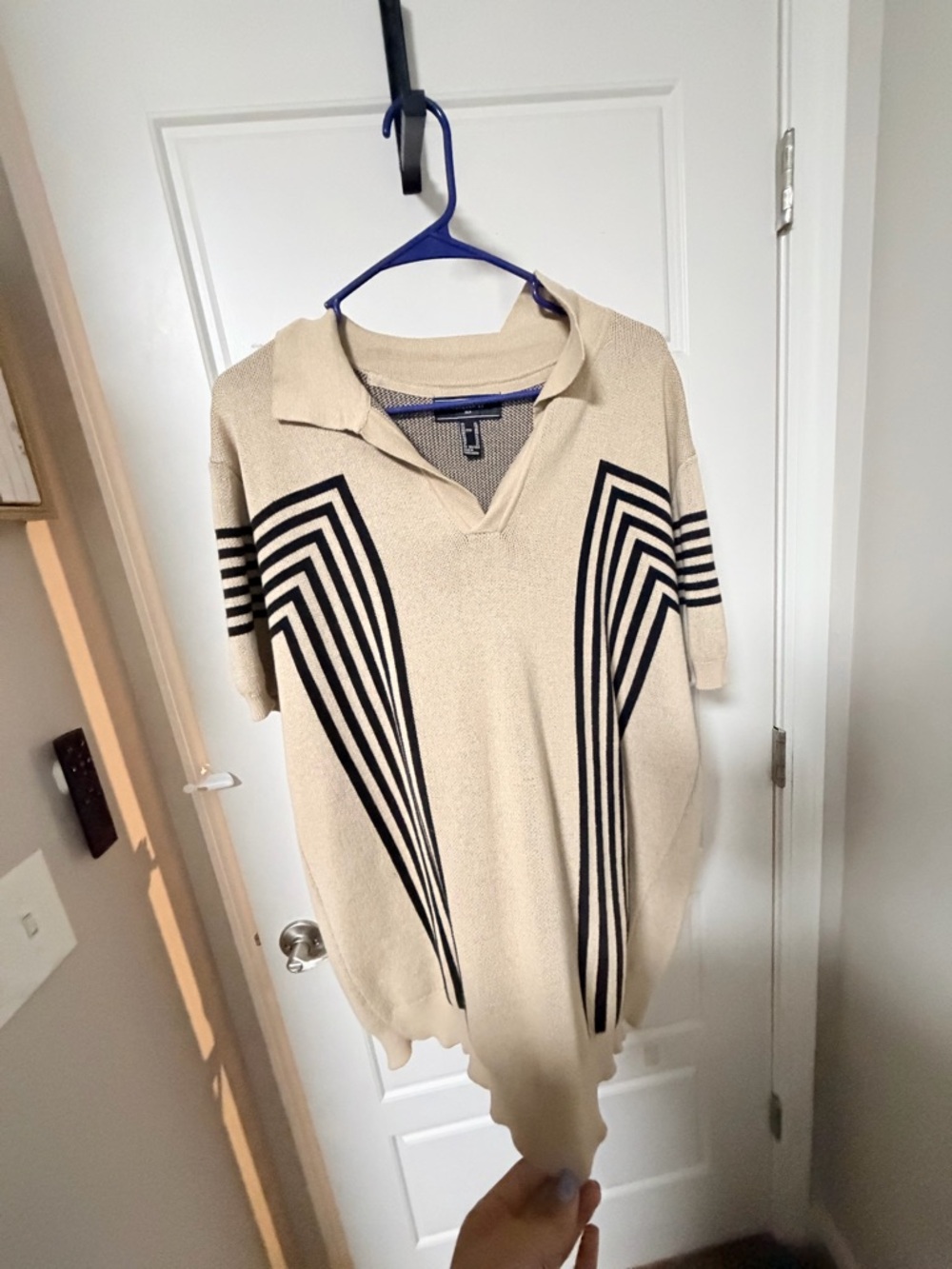 Forever 21 Cream V-Neck Short-Sleeve Sweater with Black Geometric Stripes - Picture 3 of 5